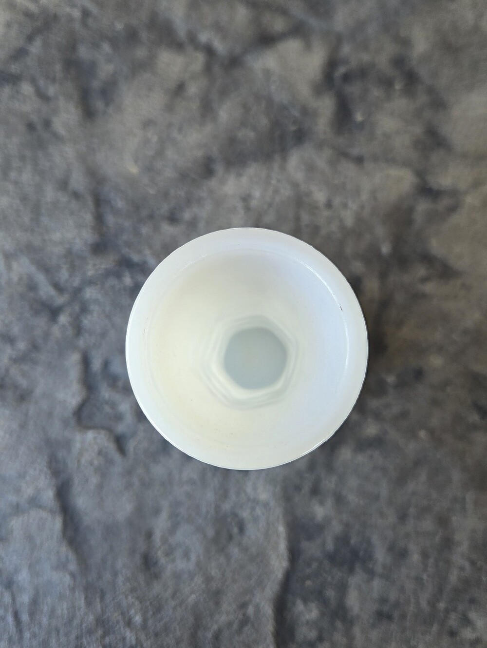 VintageWhite Milk Glass Bud Vase FTD 1981 - Classic Home Accent - Picture 3 of 6